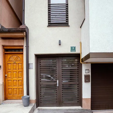 Mahala Apartman *